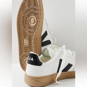 Veja V-12 Sneakers